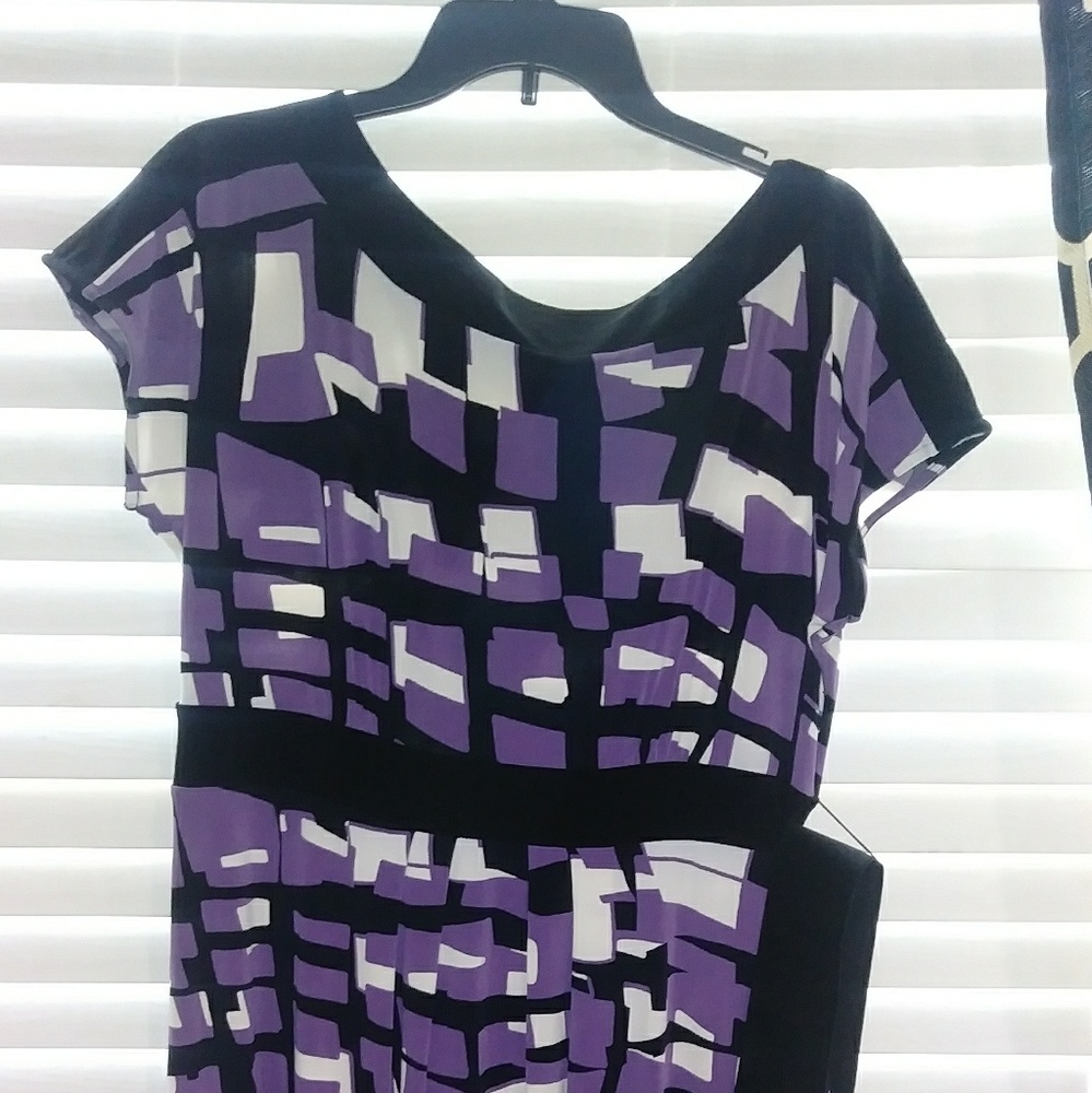 Ladies dress with belt